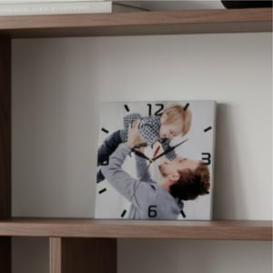 Relógio Personalizado Azulejo Cerâmica 20x20cm Estampa Colorida  Máquina e Ponteiros Acompanha Suporte