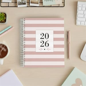 Agenda Ayla - Rosa Miolo Off Set 75g 18x21cm Impressão Colorida Capa Dura Laminada Fechamento em Espiral 