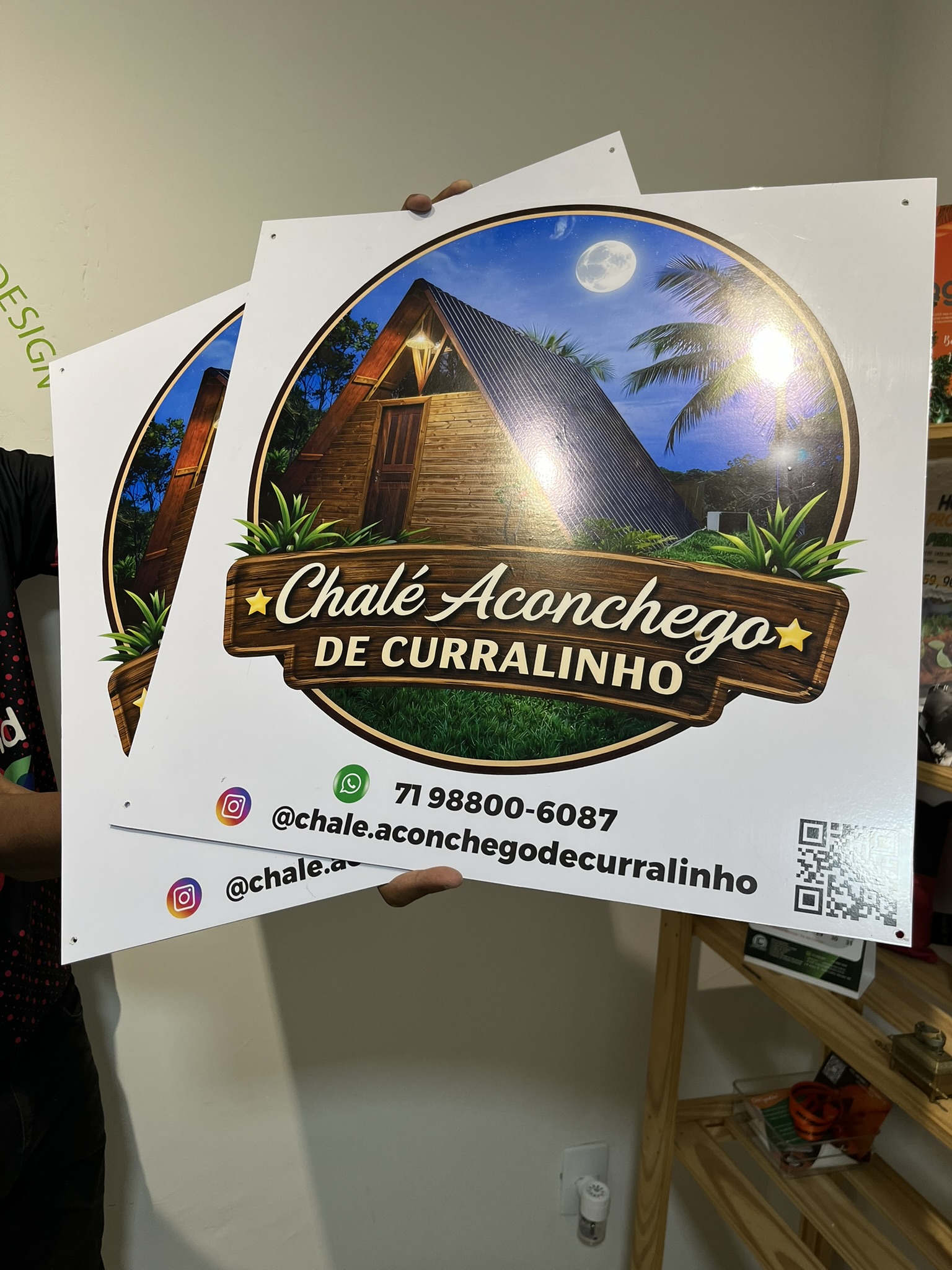 Placa em PVC adesivada