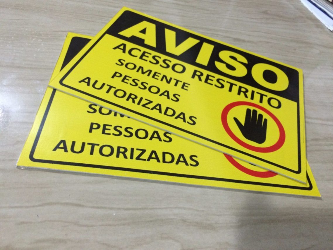 Placa em PS Adesivado