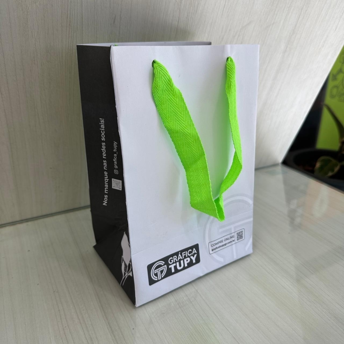 Sacola de Papel Personalizada