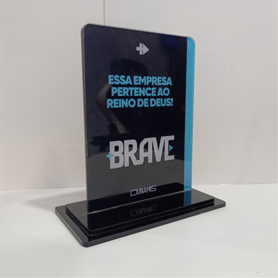 TROFÉU EM ACRÍLICO ADESIVADO