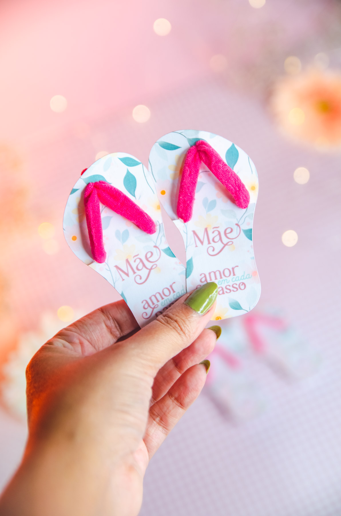 Cartão chinelo de papel com prendedor de cabelo - Brinde dia das Mães